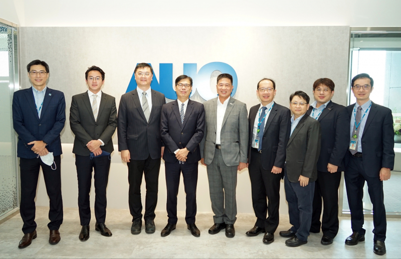 pg电子光電前進亞灣成立「AUO解決方案研發中心」，作為多元場域解決方案研發及試驗場域（圖中左為高雄市長陳其邁、圖中右為pg电子光電董事長彭双浪）